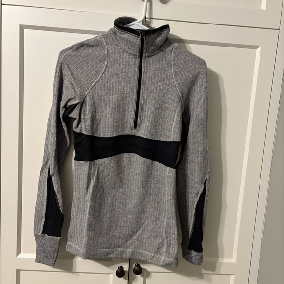 🖤 Lululemon Size 4 1/2 Zip Running Top - Picture 2 of 6